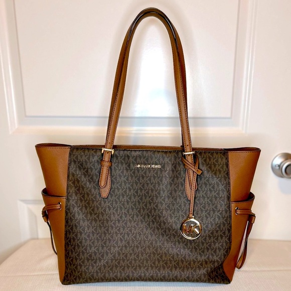Michael Kors Gilly Large Jet set Drawstring Top Zip Tote Brown Monogram - Picture 5 of 15